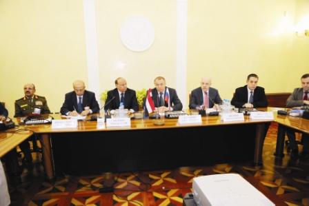 الرئيس لدى اجتماعه مع رجال الأعمال الروس أمس